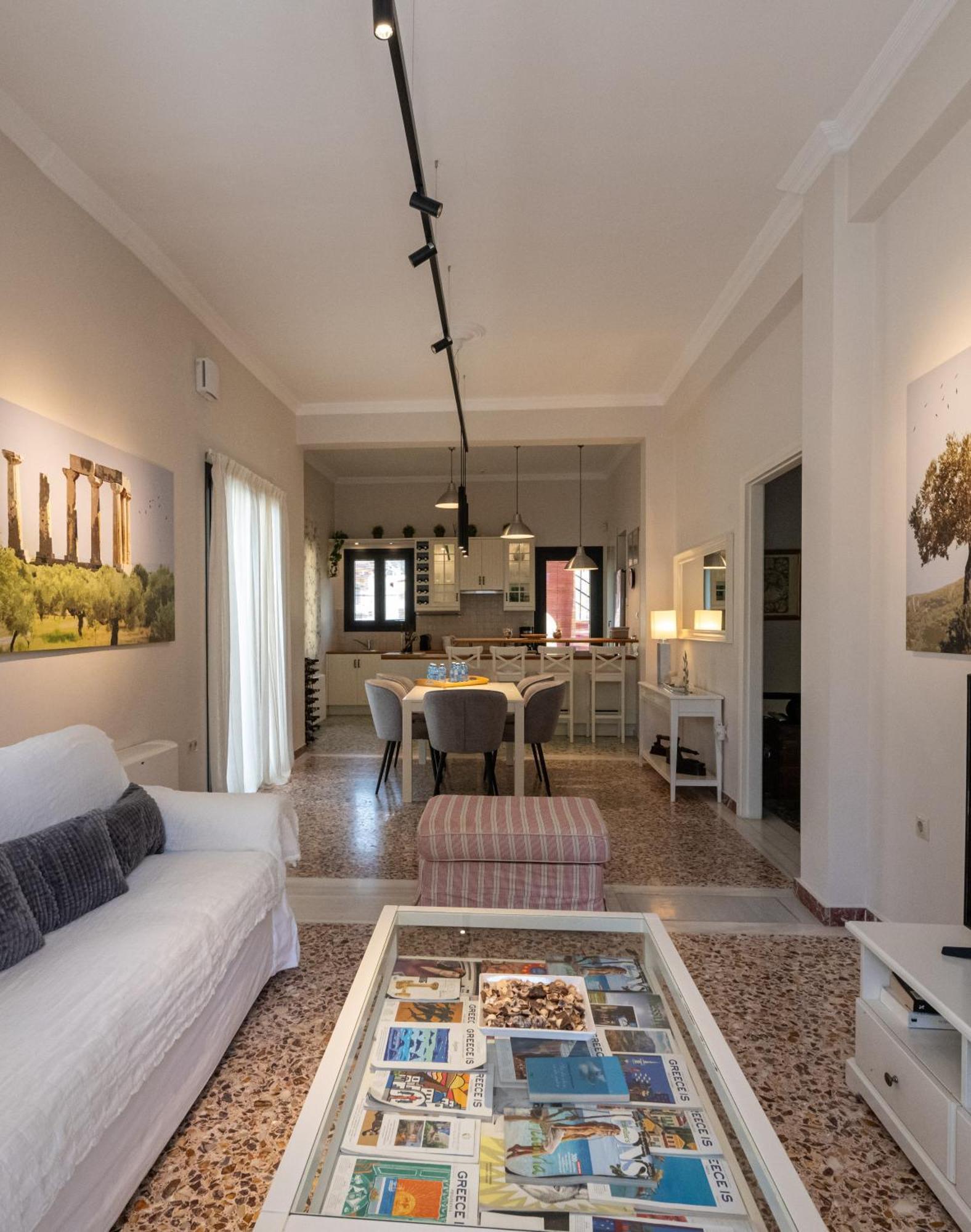 Angelinas Quarters - Kalamata Mediterranean Villas المظهر الخارجي الصورة