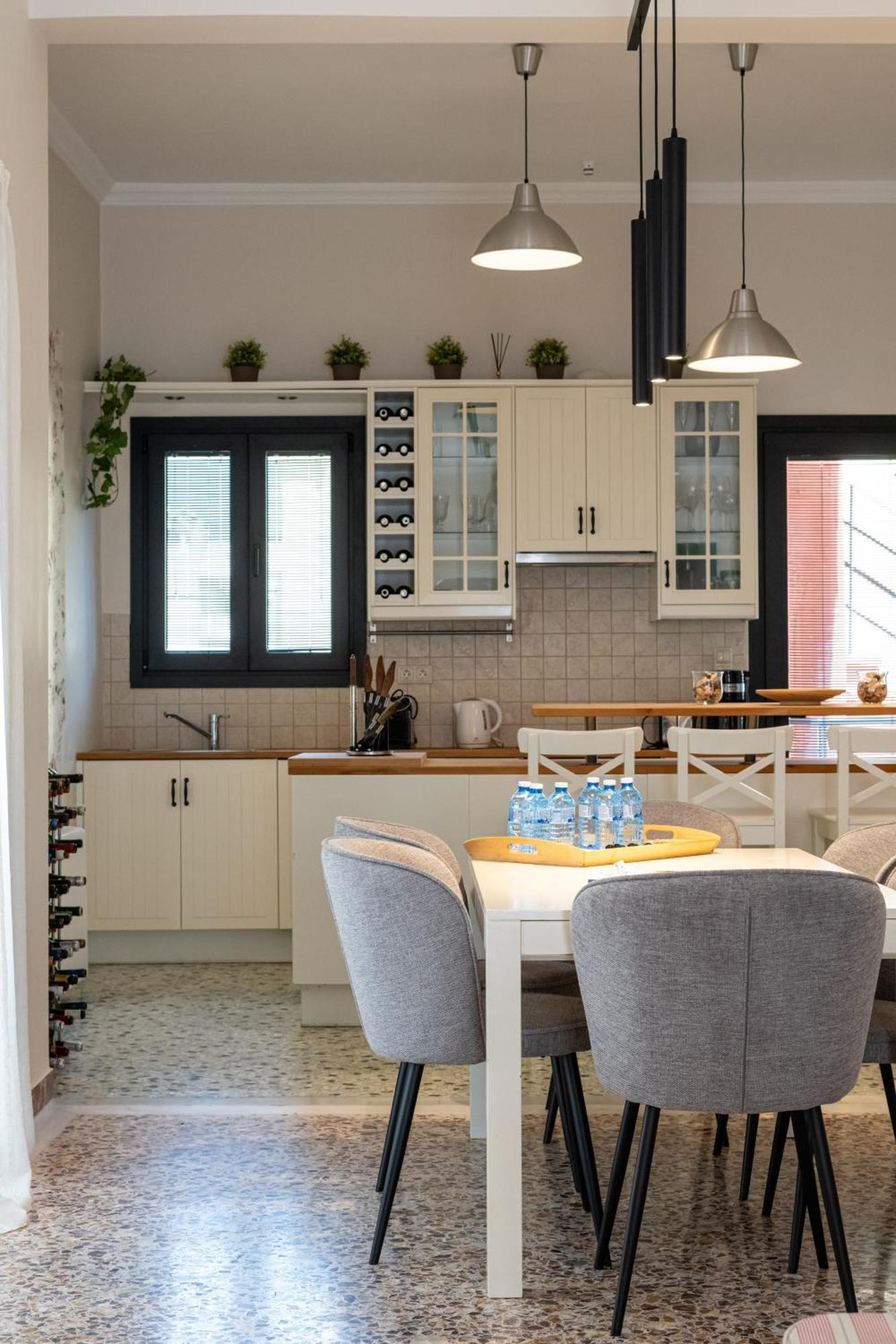 Angelinas Quarters - Kalamata Mediterranean Villas المظهر الخارجي الصورة